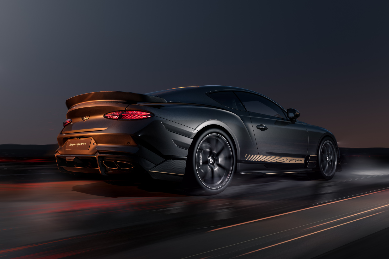 SMALL_21 - New Supersports,rear 3qtr dynamic